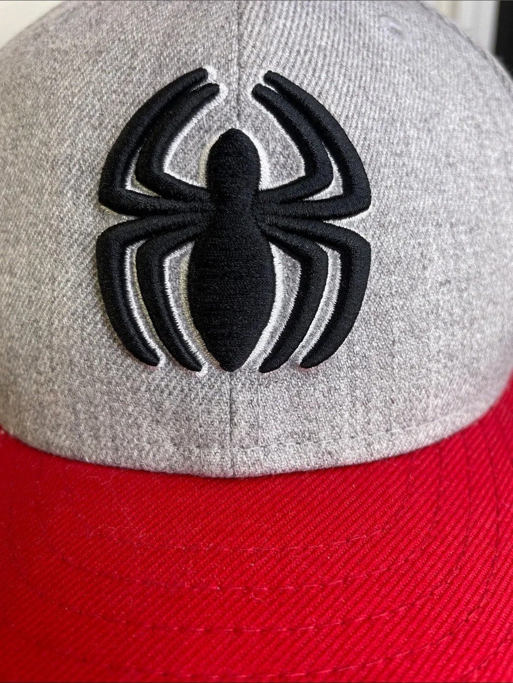 New Era Kids Gray Crown Red Brim Spider Patch Cap
